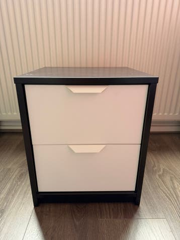 2x nachtkastjes met lades (gratis afhalen)