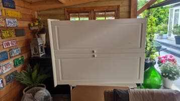 IKEA Kast met en 2 lades GRATIS.