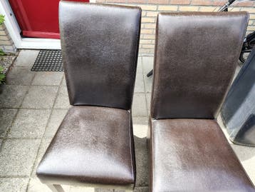 Gratis ophalen 2 eetkamerstoelen.