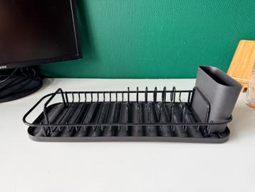 Zwart afdruiprek met bestekhouder