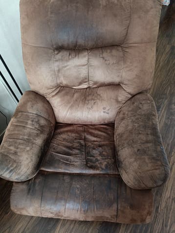relaxstoel, veel gebruikt. Ik haal er nog een doekje over