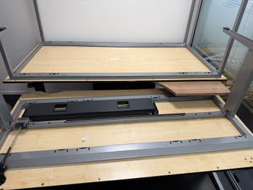 4 bureau tafels gratis meenemen Zwijndrecht