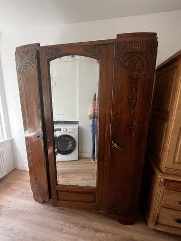 Gratis af te halen 2 kledingkasten in Weesp