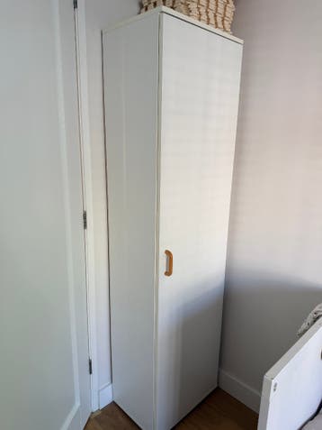 Kleine kledingkast die overal past