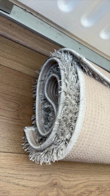 Wit tapijt met hoge pool - zacht en comfortabel