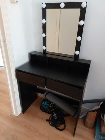 Gratis make-up tafel met spiegel en verlichting