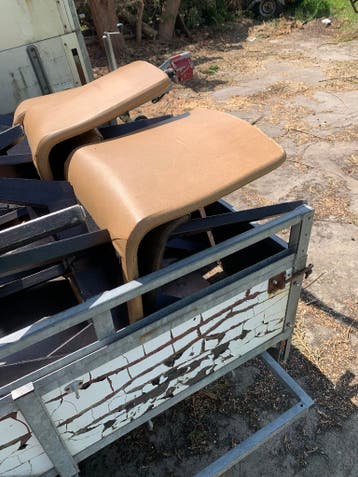 Feestje ??  GRATIS 30 stoelen beige en bruin