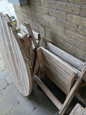 Ronde lage buitentafel 4 stoelen en binnendeur 200x80