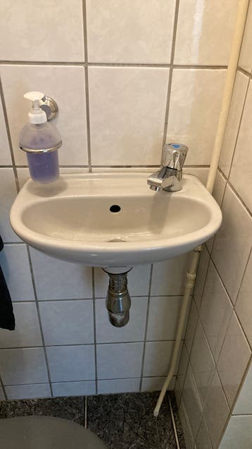 Gratis fonteintje met zeeppomphouder