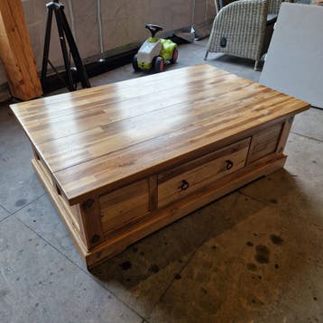 salontafel met grote lade