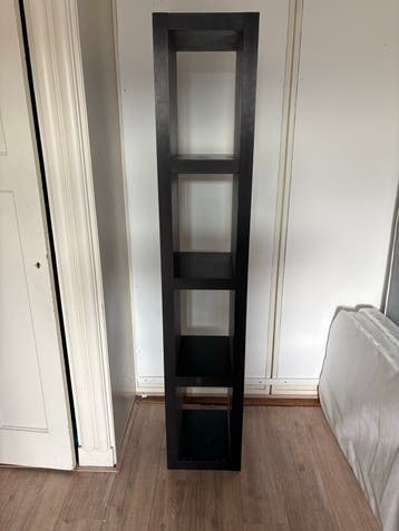 Zwarte boekenkast