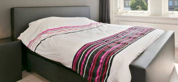 Gratis op te halen bed met 2 nachtkastjes