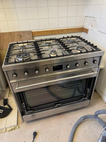 SMEG 6-pits RVS gasfornuis met oven (glas gebroken)