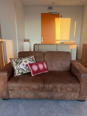 Gratis ophalen: Bruine tweezits bank 162 x 87 x 78 cm (bdh)