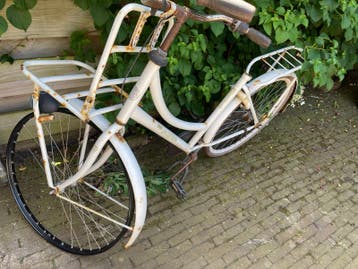 Cortina fiets 28 inch roest geen voorwiel op slot