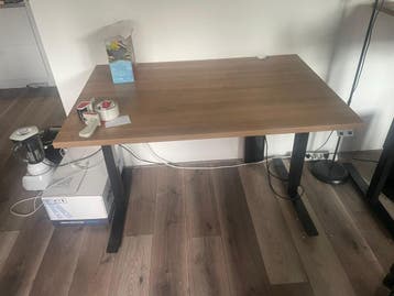 2x bureaus staan/zit electrisch gratis ophalen