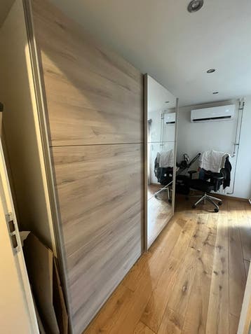 Twee delige kleding kast met spiegel