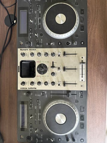 Oude Numark mixdeck met gebreken