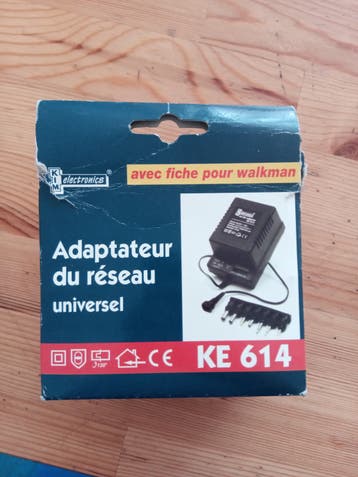 Universele netadapter met walkman-aansluiting KE 614