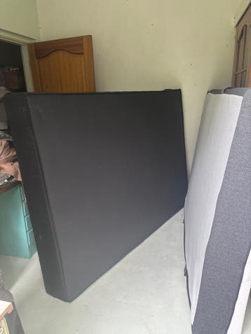Gratis af te halen boxpring bed