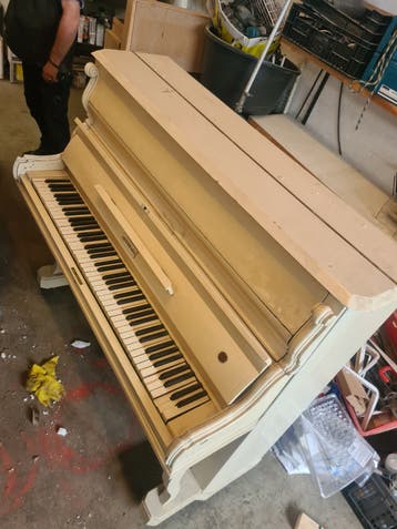 Gratis Oude piano - opknapper of voor onderdelen