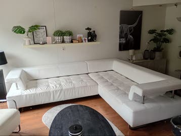 GRATIS witte leren design hoekbank met schade