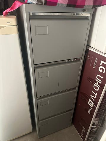 Gratis metalen ladekast(4laden)-Free Metal Cabinet(4Drawers)