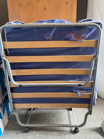 Logeerbed