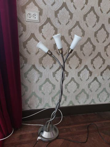 Twee gratis tafel lampen