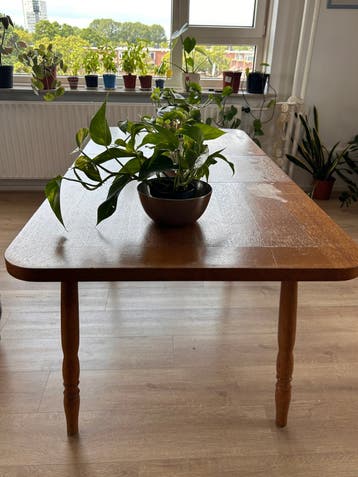 Gratis af te halen: Uitschuifbare houten eettafel