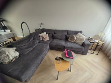 Grote hoekbank met ribstof - comfortabel en ruim