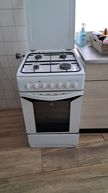 Indesit Vrijstaand Gasfornuis met Oven - Wit