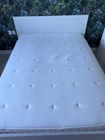 Gratis: 140x200 bed met lades en matras