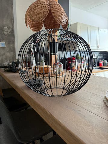 Decoratieve metalen lamp.