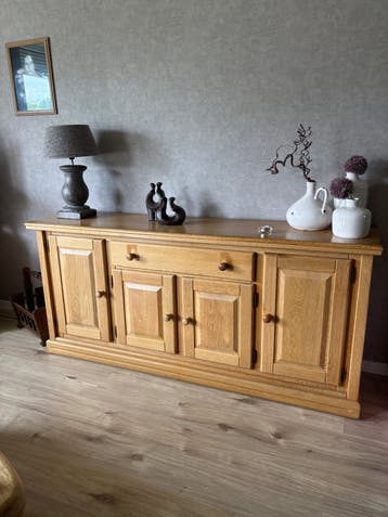 Licht eiken houten dressoir - Klassiek en functioneel