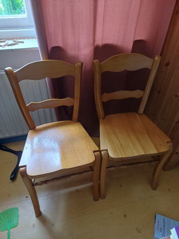 2 grenen stoelen gratis