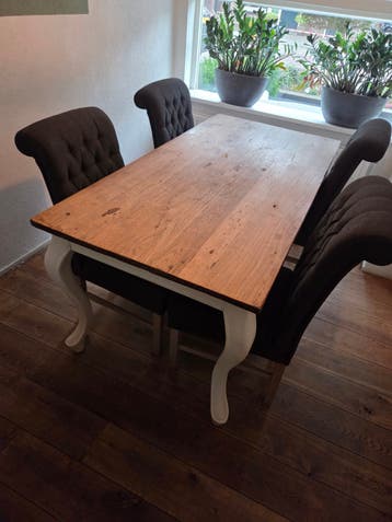 Set van 4 comfortabele eetkamerstoelen