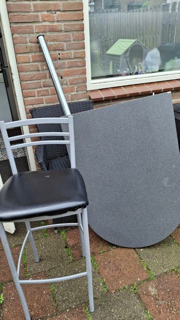 Gratis ophalen bartafel en kruk