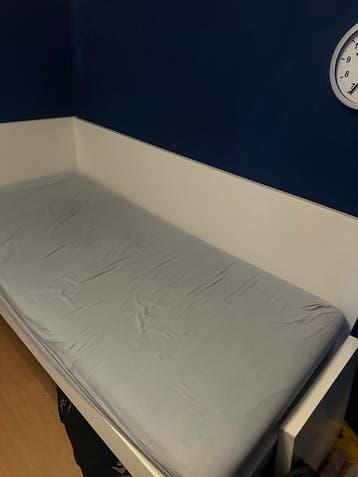 Wit eenpersoonsbed (90x200) met matras GRATIS OP TE HALEN!