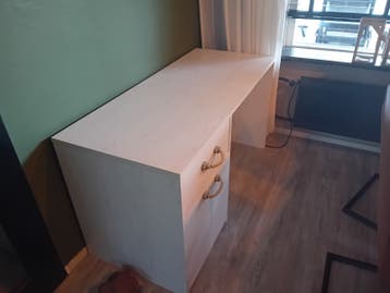 Mooi wit bureau - gratis af te halen