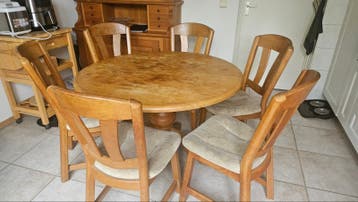 Eettafel met 6 stoelen