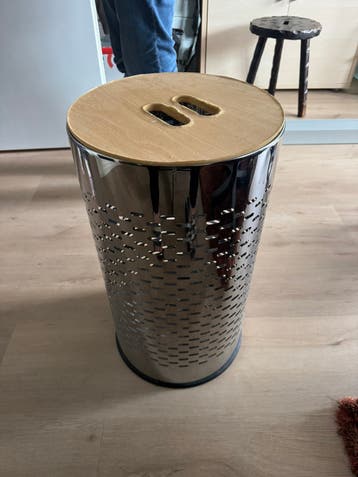 Stijlvolle wasmand met houten deksel
