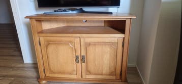 Eiken tv meubel. GRATIS