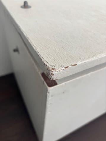 Houten kist op wielen