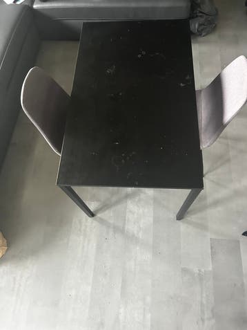 Gratis tafel + 2 stoelen