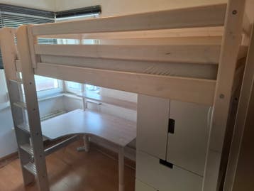 Hoogslaper met bureau