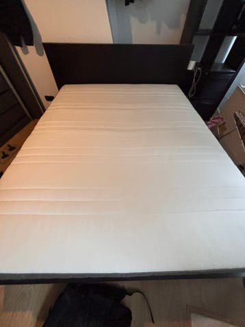 Zwart ikea Malm bed 200x160 inclusief matras