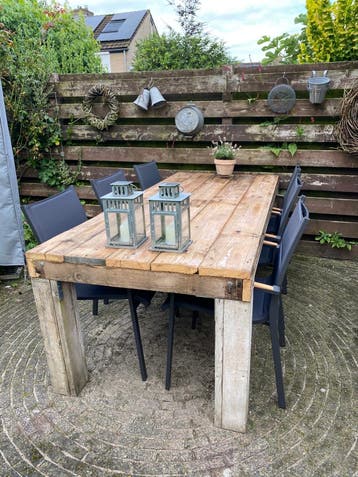Steigerhouten eetkamertafel
