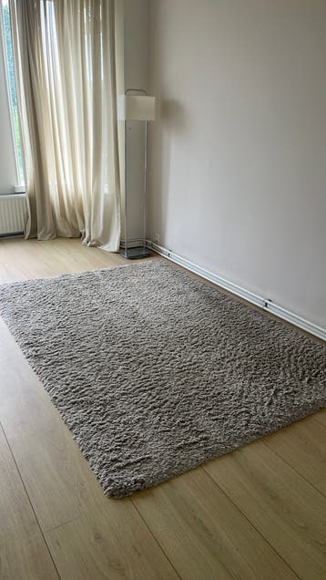 Hoogpolig beige grijs vloerkleed