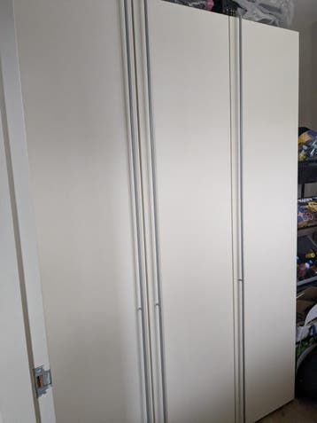 Gratis : nette garderobe kast 150b x 60d x 220h